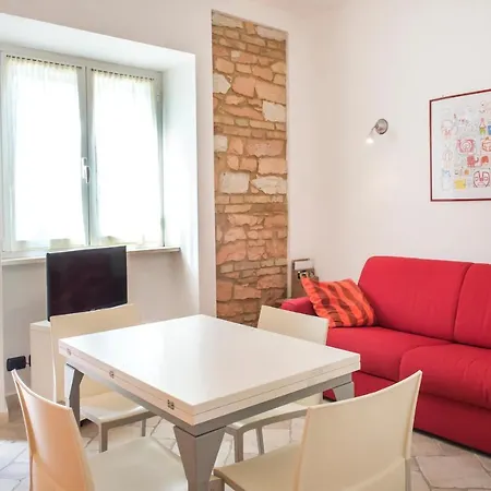 A07 - Poggio, Delizioso Bilocale Con Portico * Poggio (Marche)